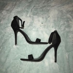 Black Suede Lulus Heels 👠🖤